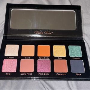 NEW Violet Voss Essentials eyeshadow palette
